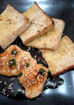 Grilled Chicken with Sweet Spicy Sauce 'N Wholemeal Garlic Bread