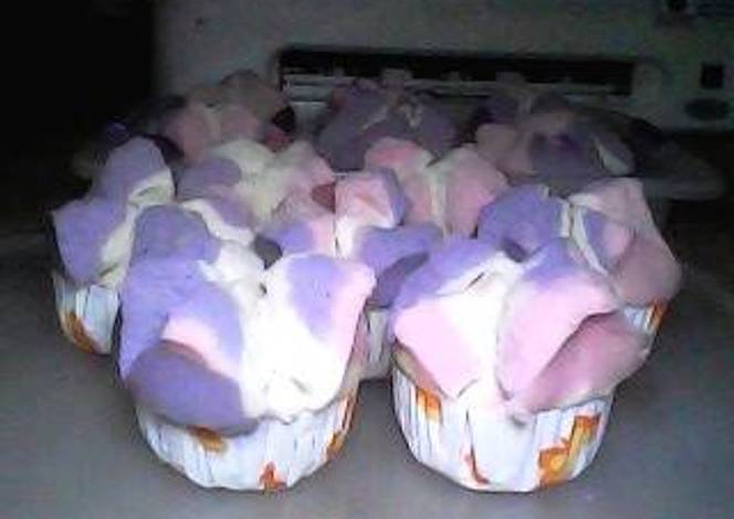 Resep bolu kukus mawar oleh valeriana - Cookpad