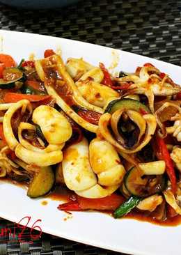Ojingeo Bokkeum ( Stir-fried Squid )