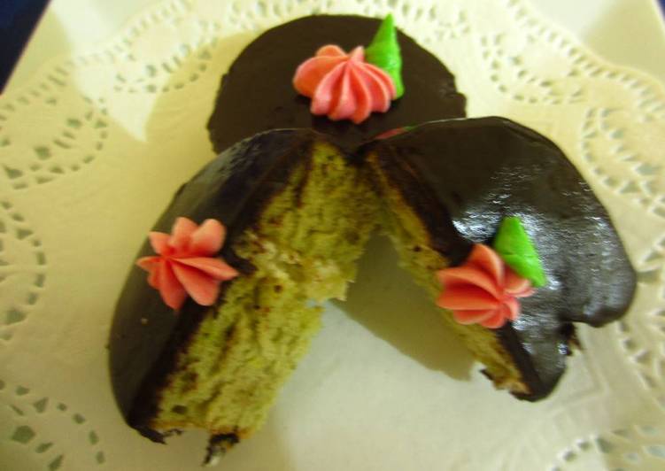 Resep Green Tea Roll Cake With Cheese and Chocolate Oleh Asti Retno
