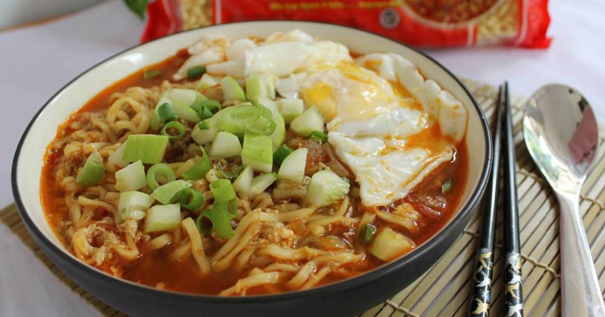 Resep Mie Ramen Telur Kari Pedas oleh Rahma OveKitch - Cookpad