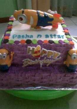 BDCK Devil's Food Cake with Topper Minion