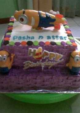 BDCK Devil's Food Cake with Topper Minion