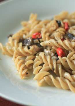 Fusilli with Champignon Mushroom and Black Pepper