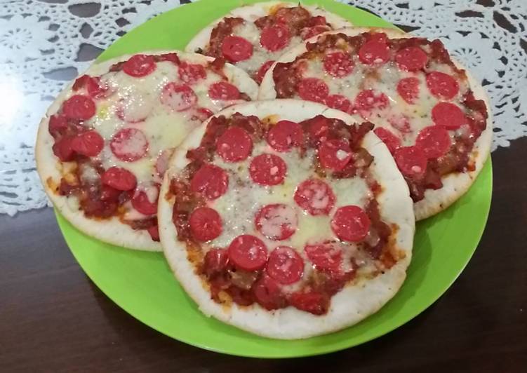 gambar untuk resep Mini Sausage Pizza with Bolognese Sauce