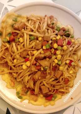 Colorful Vegetarian Noodles