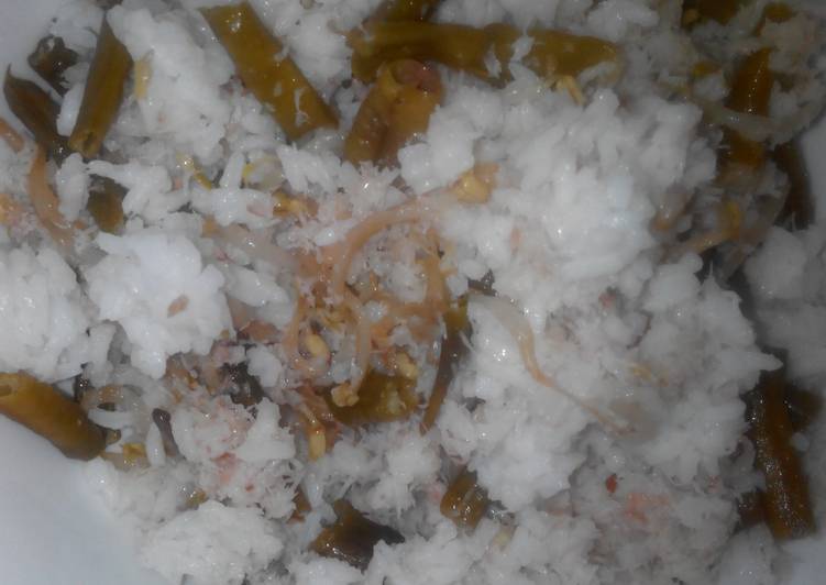 bahan dan cara membuat nasi urap kukus