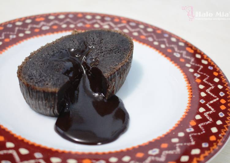bahan dan cara membuat Easy Steamed Chocolate Molten Lava Cake