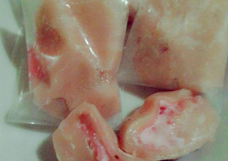 gambar untuk resep Mochi ice cream with strawberry jam