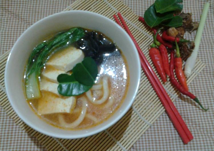 resep makanan Mie Udon Kuah Tomyam