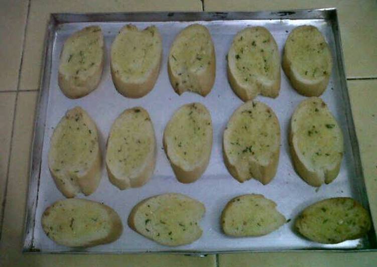 bahan dan cara membuat Garlic Baguette Bread