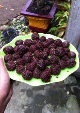 Kue Bola-Bola Coklat Ala Chef Anisah Luthfi,AMd