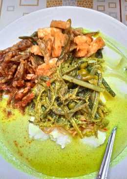 Lontong Pakis dengan Sambal Bilis dan Tauco