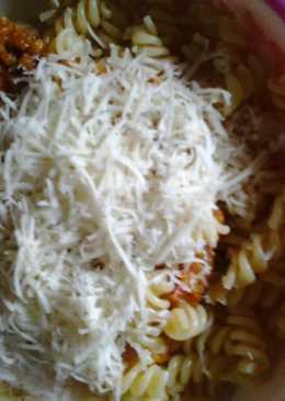 Spiral Macaroni with Spicy Oncom Sauce