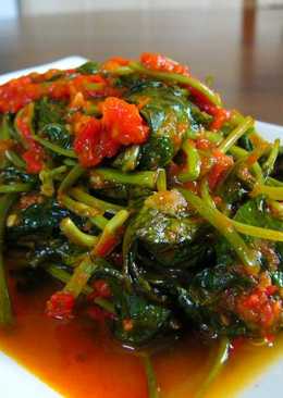 Oseng Kangkung trasi hot (ala Rahmi)