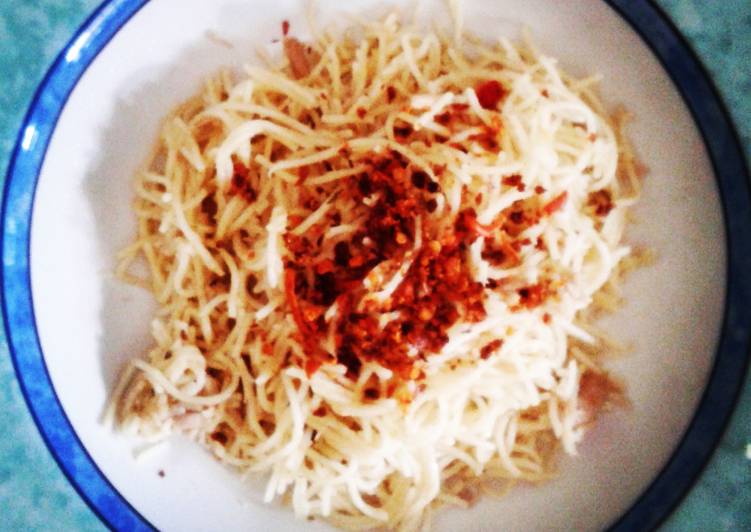 bahan dan cara membuat Spaghetti Tuna Oglio Olio