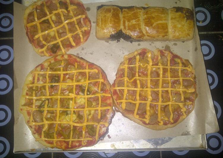 gambar untuk cara membuat Pizza Sossis Tuna & Roti Manis