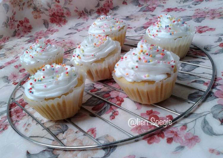 gambar untuk resep makanan Vanilla Cupcake Kukus