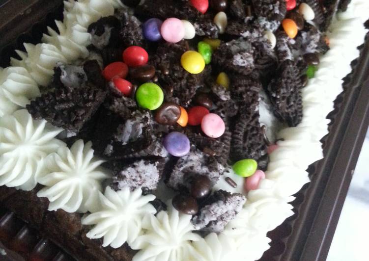 resep lengkap untuk Brownis Kukus Toping Oreo