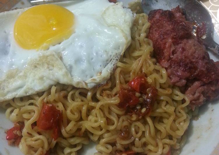 bahan dan cara membuat Indomie Pedas Mampus ala Abang Adek