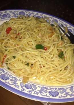Spaghetti Tuna Aglio e Olio