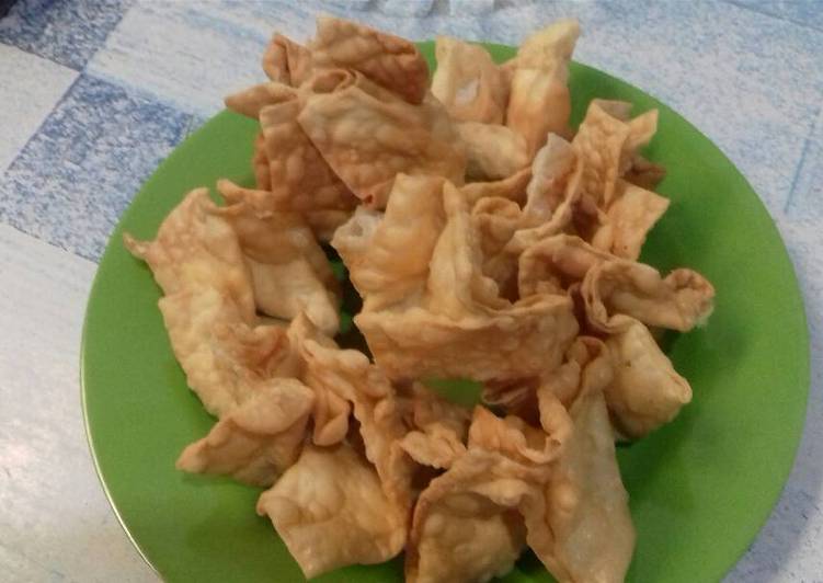 resep Pangsit goreng kriuk isi sempol ayam