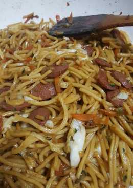 Mie kuning goreng sosis sapi