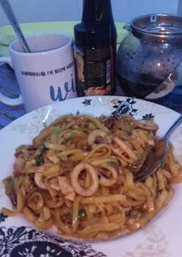 Mie goreng cumi