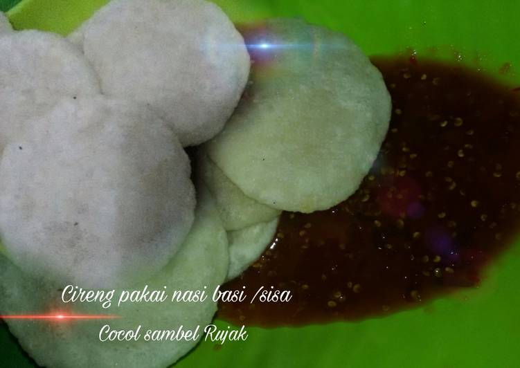 bahan dan cara membuat Rujak cireng / Aci goreng nasi sisa