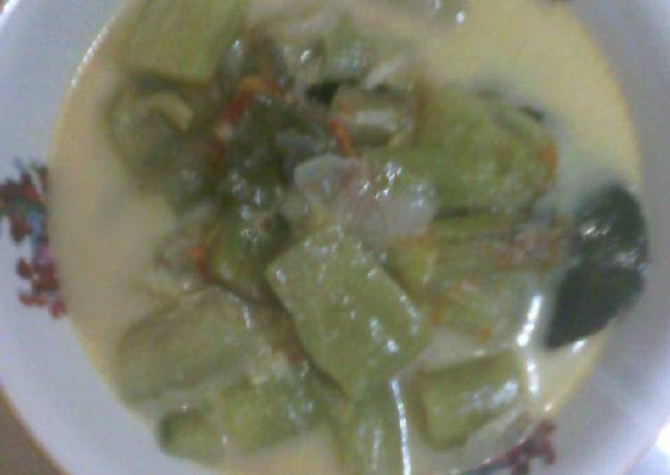 gambar untuk resep makanan Sayur batang talas (jangan lompong)