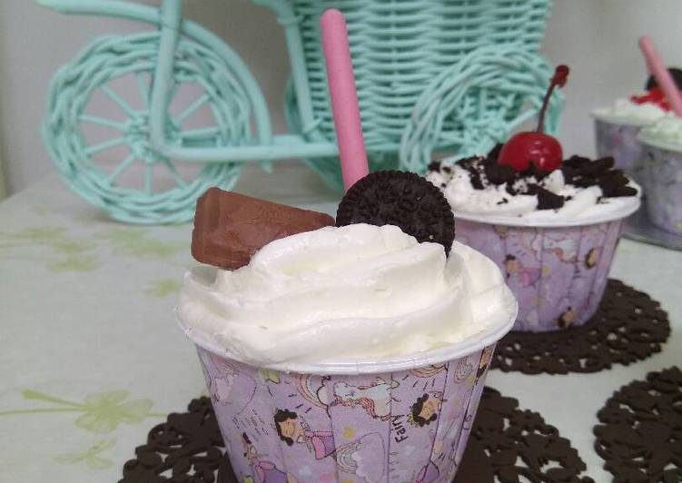 Hokkaido cup cake frosting whipping cream