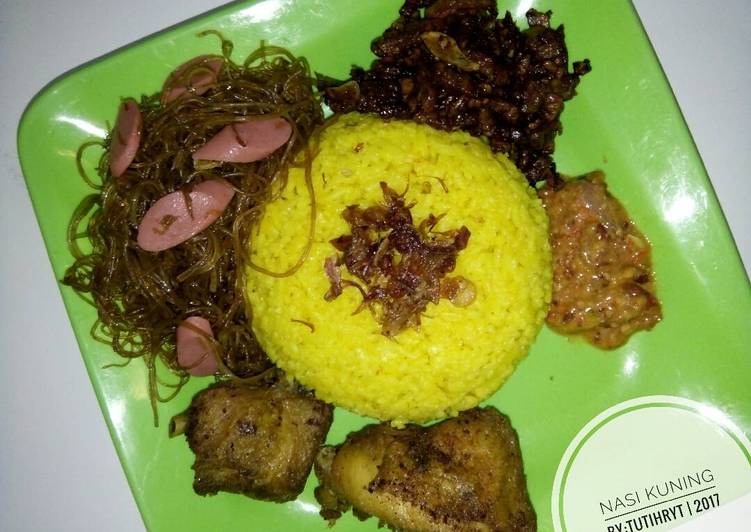 resep lengkap untuk Nasi kuning rice cooker ala anak kosan dijamin simpel