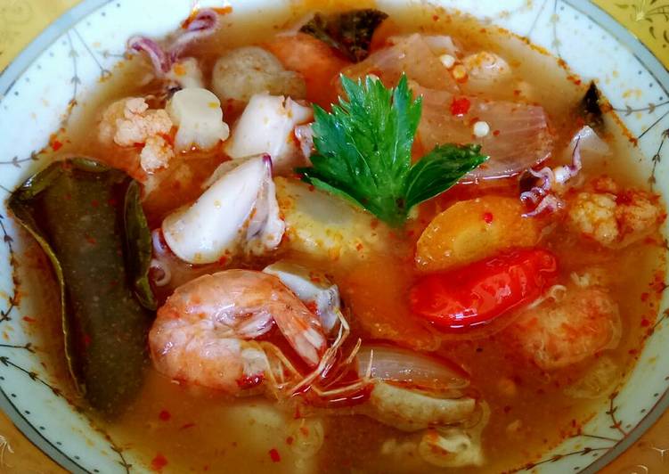 bahan dan cara membuat Tomyum Seafood ala Megie