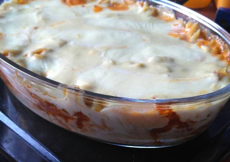 gambar untuk resep makanan Baked fusili bolognaise with mozarella