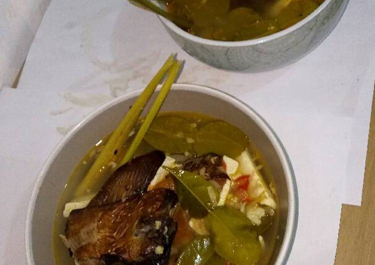 resep Tom Yam Ikan Pari Asap