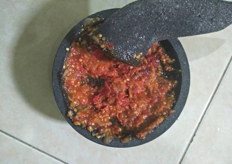 resep lengkap untuk Sambal bawang setan