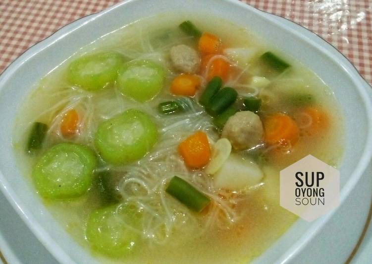 bahan dan cara membuat Sup Oyong Soun