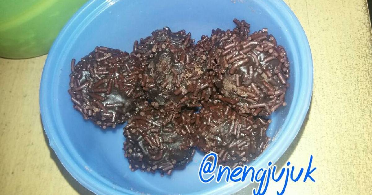 Resep Bola - Bola Coklat (modifikasi cup cake bantat) Resep Bola - Bola Coklat (modifikasi cup cake bantat)