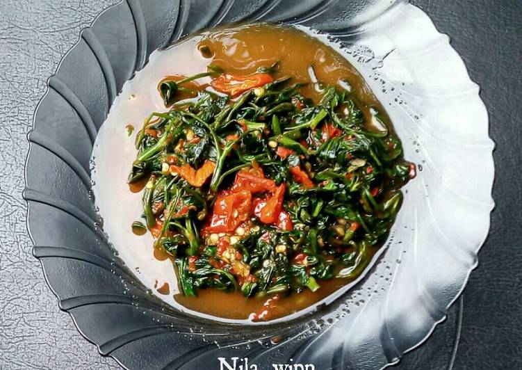 resep makanan Oseng Kangkung Pedas
