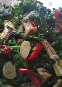 Tumis teri daun singkong