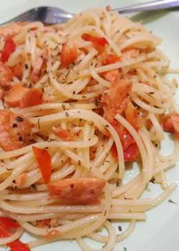 Spaghetti Aglio Olio Salmon