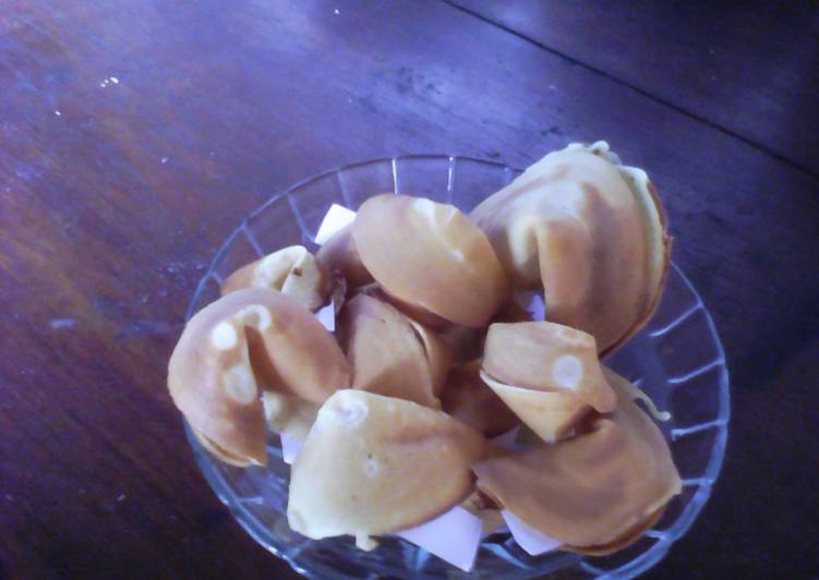 Resep Fortune Cookies (tanpa oven) Oleh Tia Rismayanti