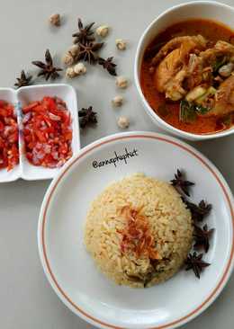 Nasi kebuli ayam with kari and sambel matah