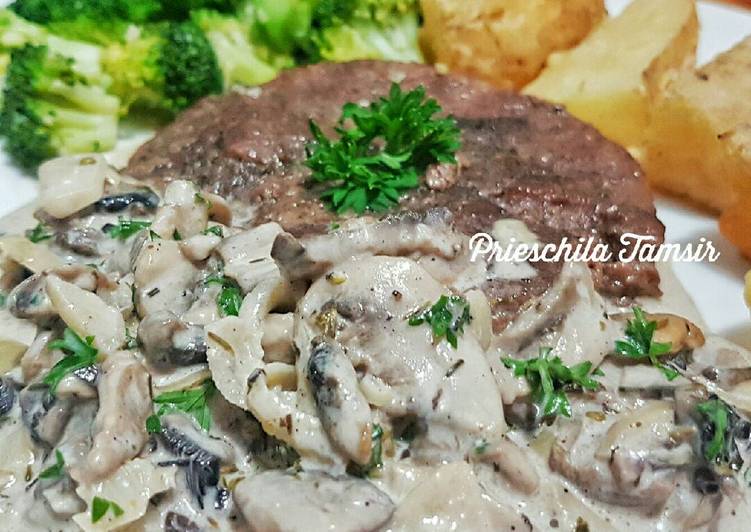 resep lengkap untuk Wagyu steak with Mushroom Sauce