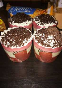 Banana cupcake with whiping cream and choco ceres