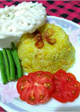 Nasi goreng kuning pedas