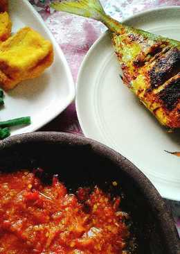 Ikan Bakar Bumbu Racik Tempe dan Sambal Tomat