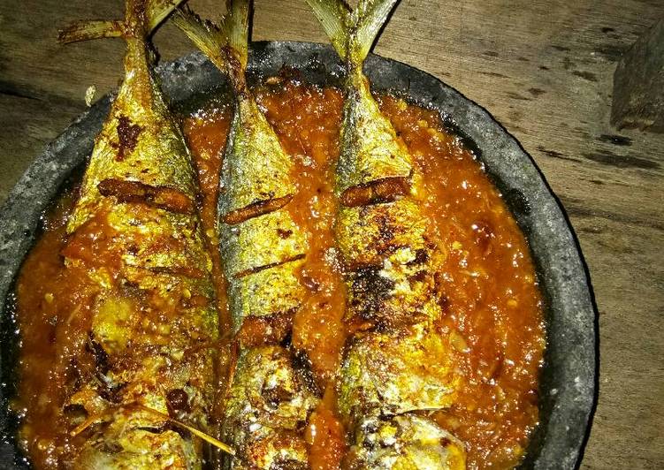 cara membuat Sambal tomat ikan gembung goreng