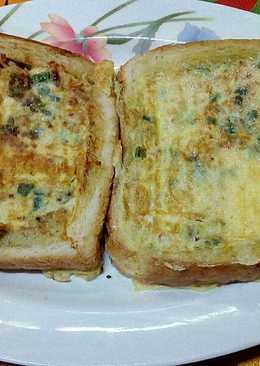 Easy omelete in a hole