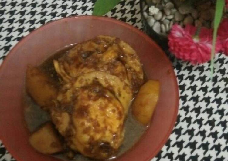 resep makanan Semur Telur Kentang